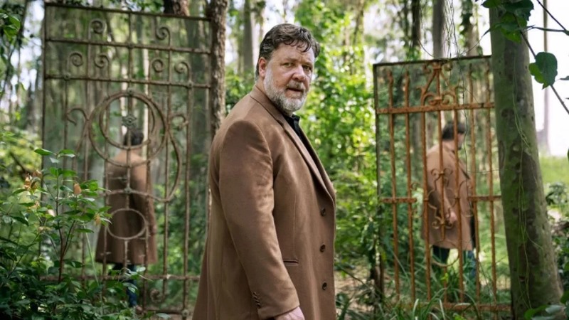 russell crowe en la barba del set