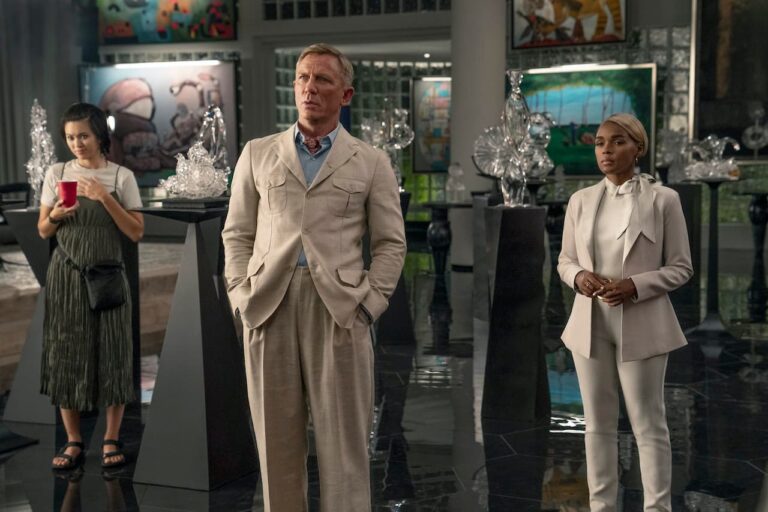 Glass Onion raggiunge 82,1 milioni di ore guardate nel weekend di apertura di Natale su Netflix