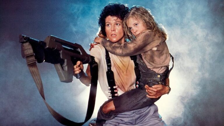 Aliens &ndash; Scontro finale: recensione del film di James Cameron