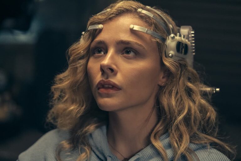 INVERSO – The Peripheral: recensione della serie Prime Video con Chloë Grace Moretz INVERSO – The Peripheral: recensione della serie Prime Video con Chloë Grace Moretz