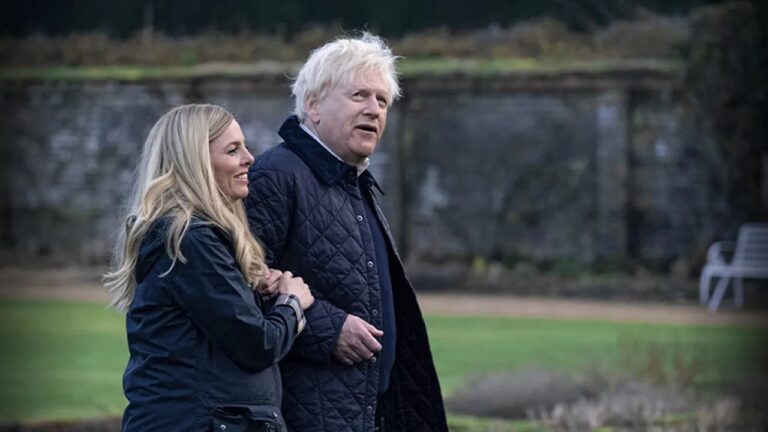 This England: recensione della serie con Kenneth Branagh