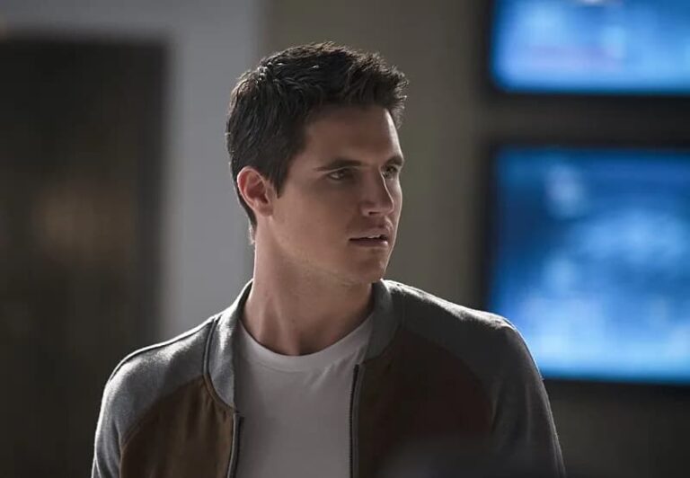 Robbie Amell: 10 cose che non sai sull&rsquo;attore