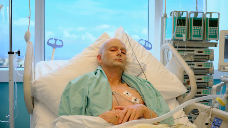 Litvinenko &ndash; Indagine sulla morte di un dissidente: la recensione del primo episodio della nuova serie con David Tennant