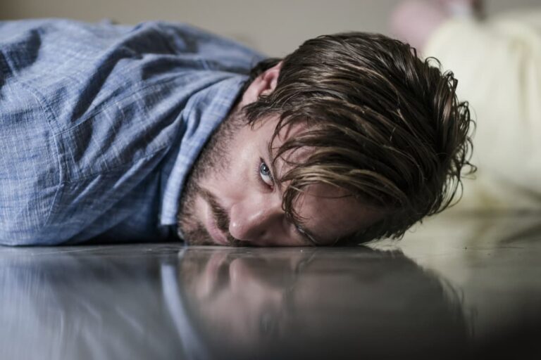 Armie Hammer afferma di aver &ldquo;contemplato il suicidio dopo l&rsquo;accusa di stupro&rdquo;