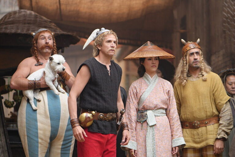 Asterix & Obelix &ndash; Il regno di mezzo, la recensione del film di e con Guillaume Canet