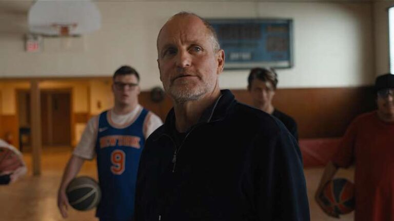 Champions: la recensione del film di Bobby Farrelly con Woody Harrelson Champions: la recensione del film di Bobby Farrelly con Woody Harrelson
