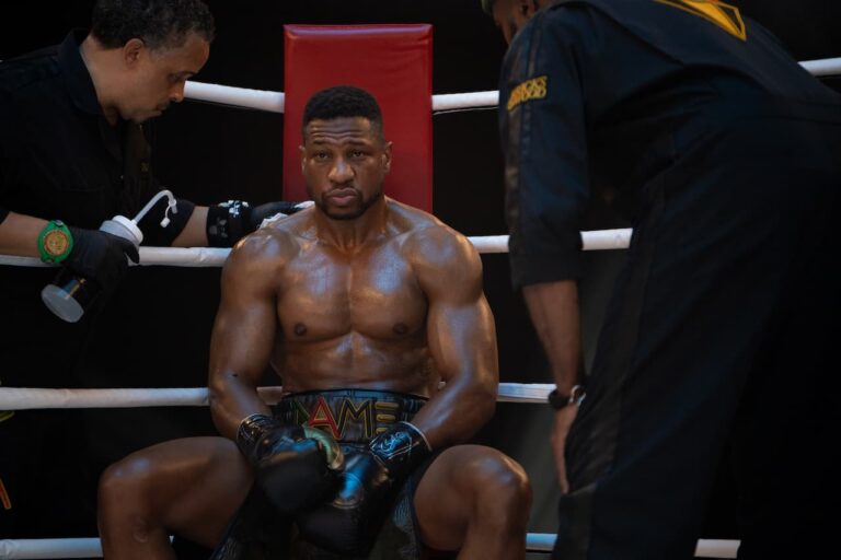 Jonathan Majors affronta le terribili recensioni di &ldquo;Quantumania&rdquo;: &ldquo;Non cambia il modo in cui mi vedo&rdquo;