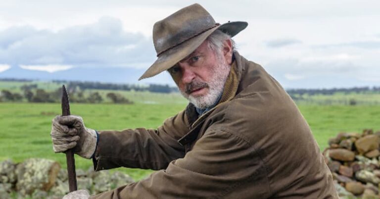 Sam Neill in cura per un cancro al sangue al terzo stadio: &lsquo;Non ho paura di morire, ma mi infastidirebbe&rsquo;