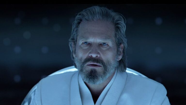 Jeff Bridges torna nei panni di Kevin Flynn per promuovere l&rsquo;attrazione &ldquo;Tron&nbsp;Lightcycle Run&rdquo;