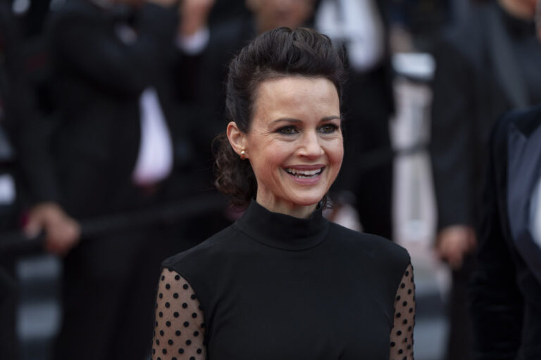 Carla Gugino in trattative per Night Electricity