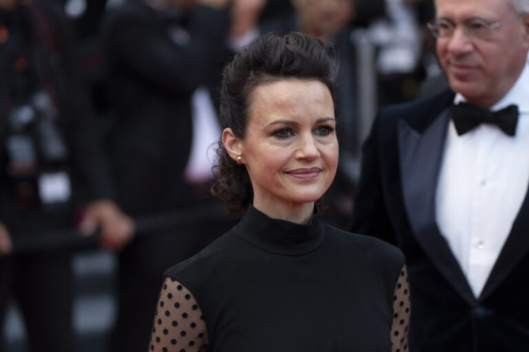 Carla Gugino si unisce a Brad Pitt nel film &ldquo;Cliff Booth&rdquo; di Netflix e David Fincher