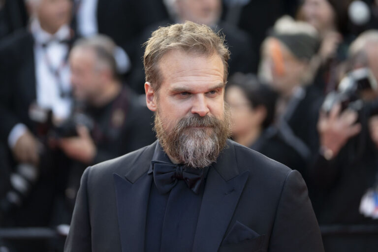 David Harbour sar&agrave; il colonnello Trautman al fianco di Noah Centineo nel prequel di Rambo
