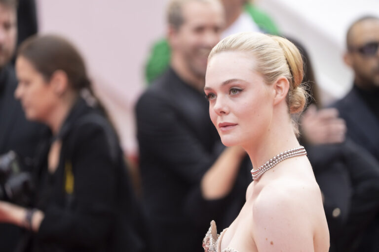 Elle Fanning nel cast del biopic su Bob Dylan al fianco di Timoth&eacute;e Chalamet