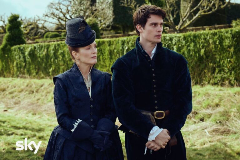 MARY & GEORGE: le prime foto della serie Sky e AMC con Julianne Moore
