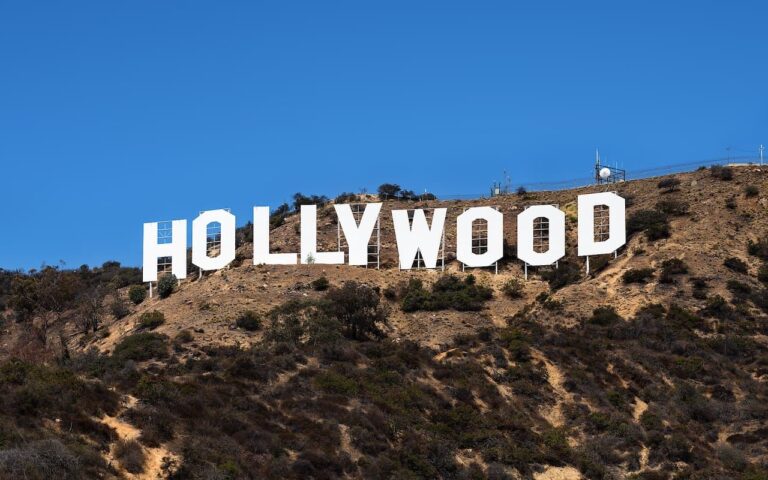 Hollywood vs AI: Netflix, Warner Bros, Disney e Paramount contro i video di Seedance 2.0