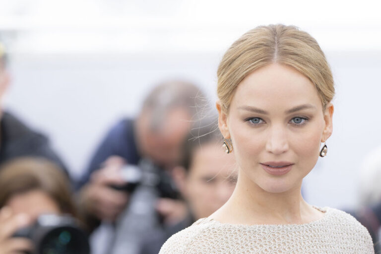 Jennifer Lawrence ha prodotto &ldquo;Bread and Roses&rdquo; dopo essersi sentita &ldquo;impotente e frustrata&rdquo; per le donne afghane represse
