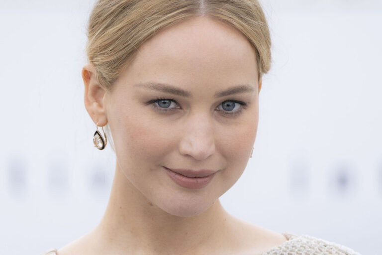 Jennifer Lawrence rivela la verit&agrave; sui pettegolezzi tra Liam Hemsworth e Miley Cyrus