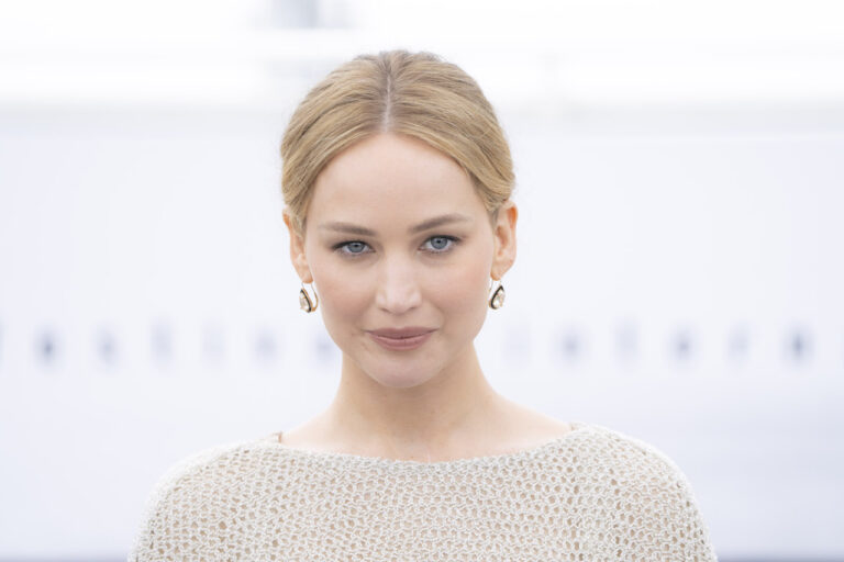 Jennifer Lawrence presenta &ldquo;Bread And Roses&rdquo; al Festival di Cannes in veste di produttrice