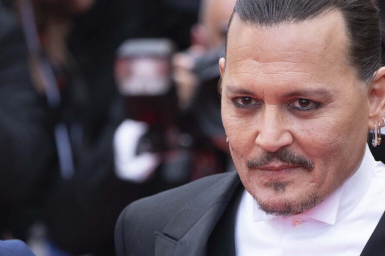 Johnny Depp: il ritorno a Cannes con una standing ovation e in lacrime