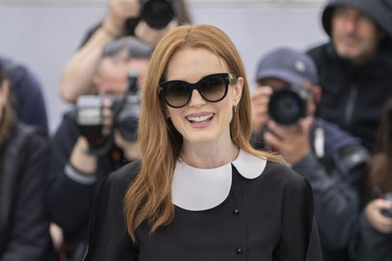 Julianne Moore con James McAvoy nell&rsquo;action thriller Control