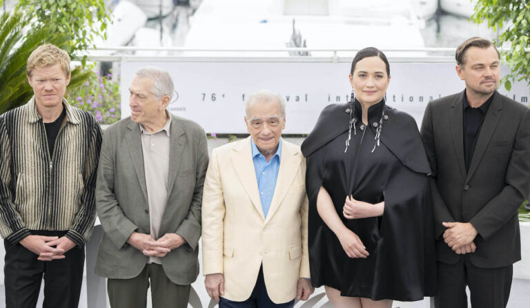 Robert De Niro definisce &ldquo;stupido&rdquo; Donald Trump mentre insieme al cast presenta Killers of The Flower Moon