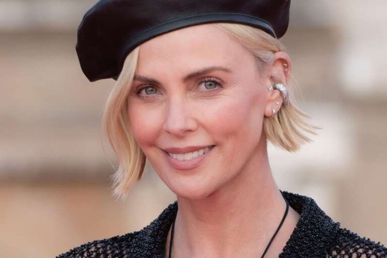 Charlize Theron sulle voci sul lifting: &ldquo;M&mdash;-, sto solo invecchiando!&rdquo;