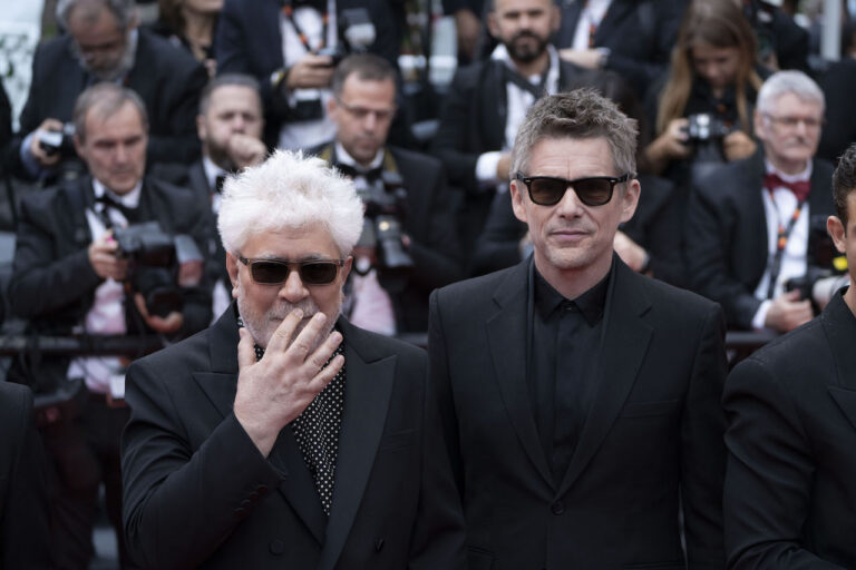 Festival di Cannes, foto dal red carpet: Wim Wenders, Viola Devis, Ethan Hawke e molti altri