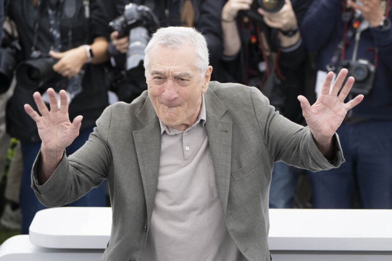 Robert De Niro afferma che i suoi commenti anti-Trump nel discorso ai Gotham Awards sono stati censurati Robert De Niro afferma che i suoi commenti anti-Trump nel discorso ai Gotham Awards sono stati censurati