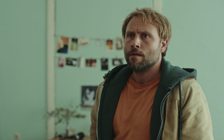 Il cane che dorme: recensione della miniserie thriller su Netflix