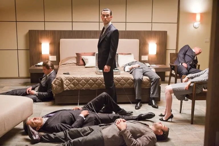 Inception di Christopher Nolan in 8 Bit
