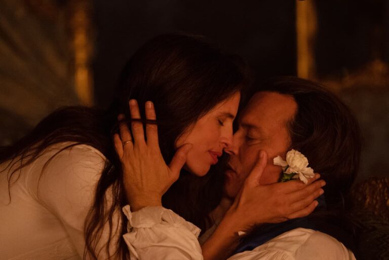 Jeanne du Barry &ndash; La Favorita del Re, una clip dal film con Johnny Depp