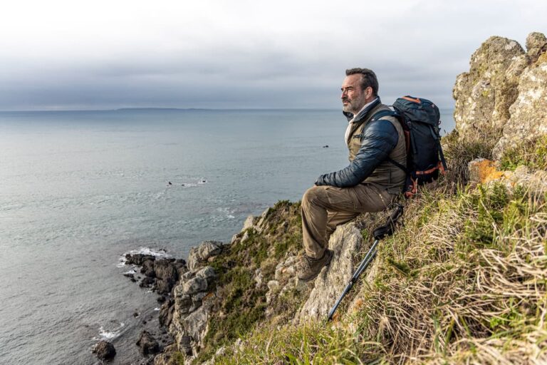 A Passo d&rsquo;uomo (Sur les chemins noirs) con Jean Dujardin al cinema dal 19 Ottobre