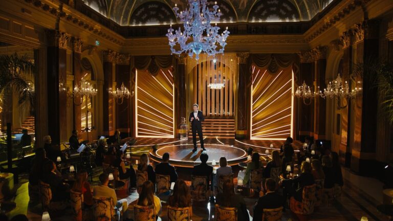 Prime Video ha svelato oggi le prime immagini di Amazing &ndash; Fabio De Luigi