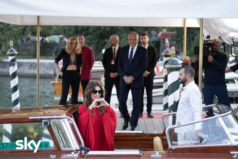 Call My Agent &ndash; Italia 2: prima foto, Sabrina Impacciatore madrina del Festival di Venezia