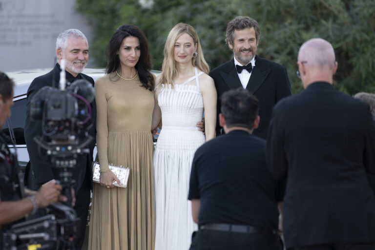 Venezia 80, le foto dal red carpet di Hors-Saison (Out Of Season) con Guillaume Canet