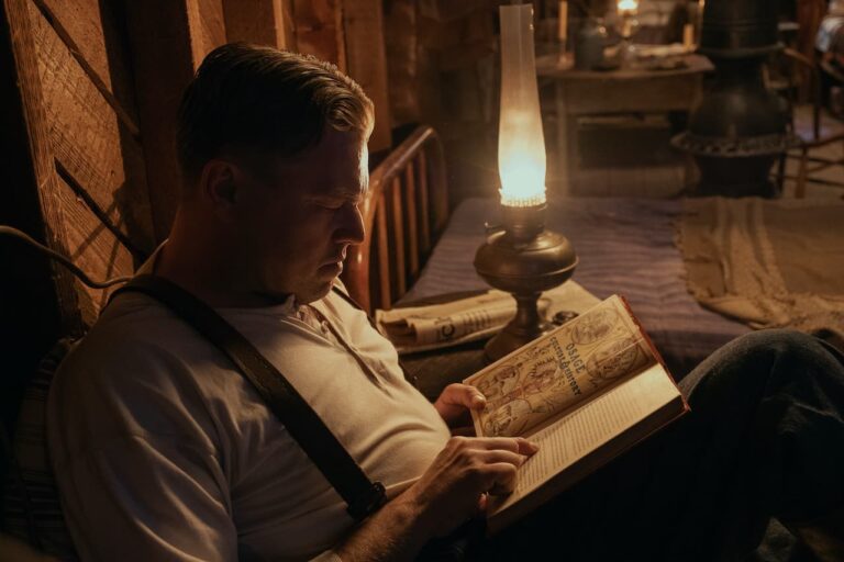Killers of the Flower Moon: Leonardo DiCaprio nella clip &ldquo;Il prezzo per gli Osage&rdquo;