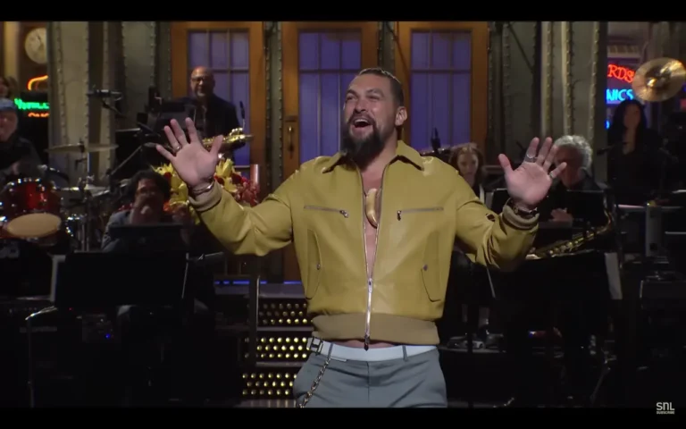 Jason Momoa a SNL: &ldquo;Adoro interpretare Aquaman perch&eacute; amo l&rsquo;oceano&rdquo;