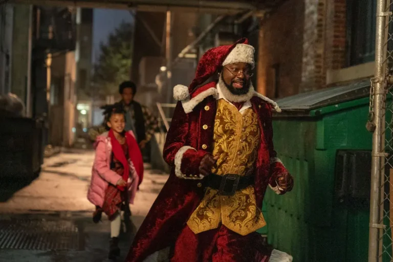 Scivolando sulla Neve: trailer della commedia natalizia in arrivo su Disney+ Scivolando sulla Neve: trailer della commedia natalizia in arrivo su Disney+