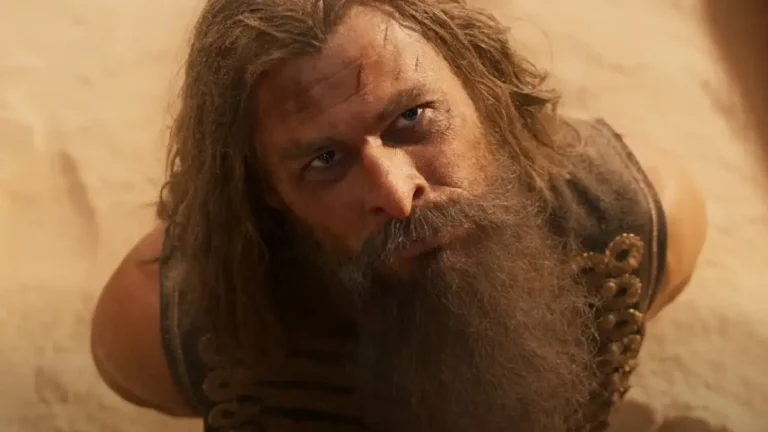 Chris Hemsworth dice che il suo personaggio in Furiosa sar&agrave; &ldquo;violento, folle&rdquo; e &ldquo;brutale&rdquo;.