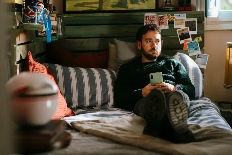 Emanuele Propizio, sul set di Una Fottuta Bugia, racconta il suo personaggio