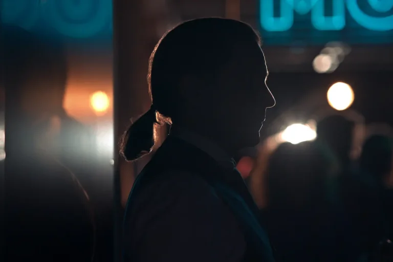 Kaiser Karl: prime foto di Daniel Br&uuml;hl nella nuova serie Disney+