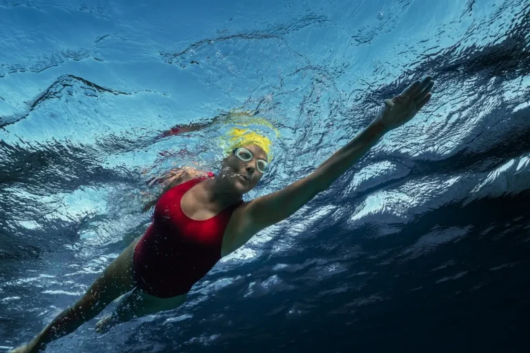 Nyad &ndash; Oltre l&rsquo;oceano: la recensione del film con Annette Bening e Jodie Foster