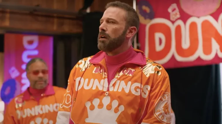 Ben Affleck inizia la sua carriera musicale, tra l&rsquo;orrore di Jennifer Lopez e Matt Damon, nello spot del Super Bowl
