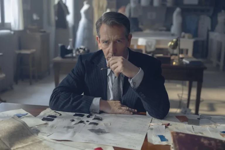 The New Look, recensione della serie Apple TV+ con Ben Mendelsohn The New Look, recensione della serie Apple TV+ con Ben Mendelsohn