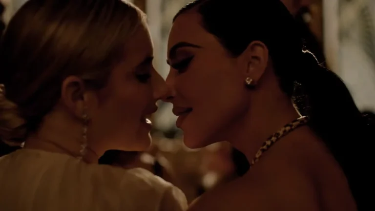 American Horror Story: Delicate, Emma Roberts e Kim Kardashian si baciano nel trailer della seconda parte