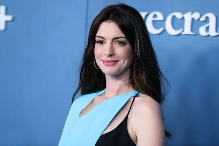 Verity: dal CinemaCon il primo sguardo al thriller con Dakota Johnson e Anne Hathaway