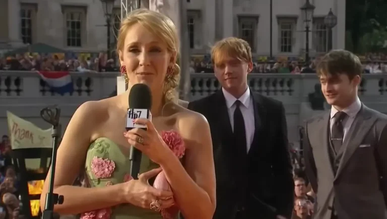 J.K. Rowling sta affrontando un&rsquo;azione legale per presunta transfobia
