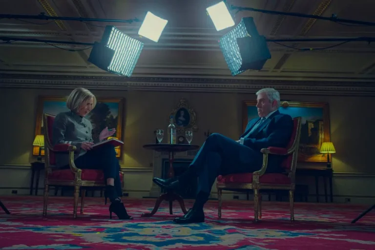 Scoop: recensione del film Netflix con Gillian Anderson Scoop: recensione del film Netflix con Gillian Anderson