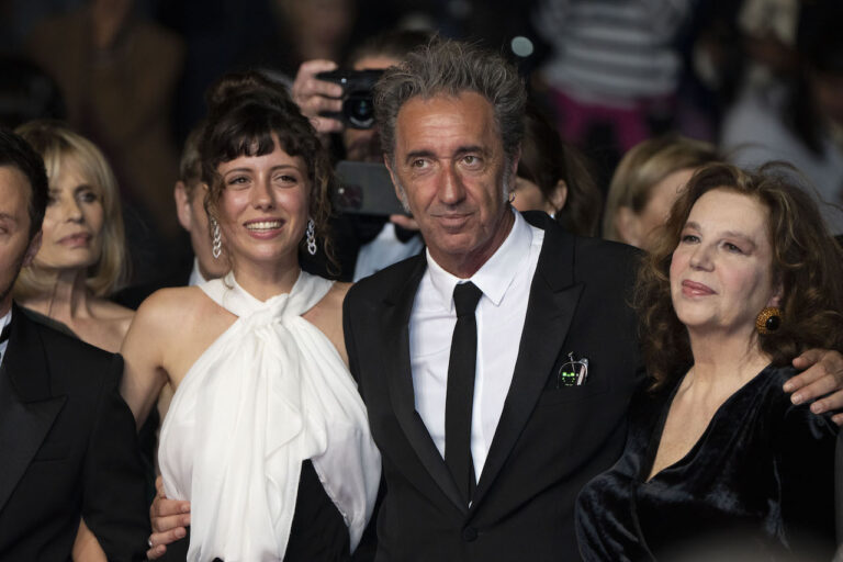 Festival di Cannes 2024, le foto dal red carpet di Parthenope