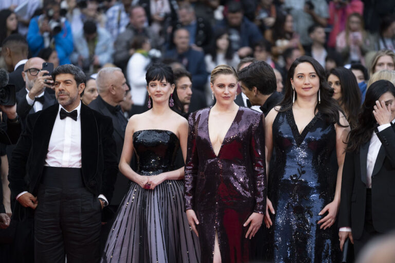 Festival di Cannes 2024: le foto dal red carpet della cerimonia d&rsquo;apertura